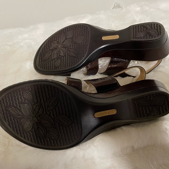 Soft spots Patent leather sandals - Picture 8 of 9